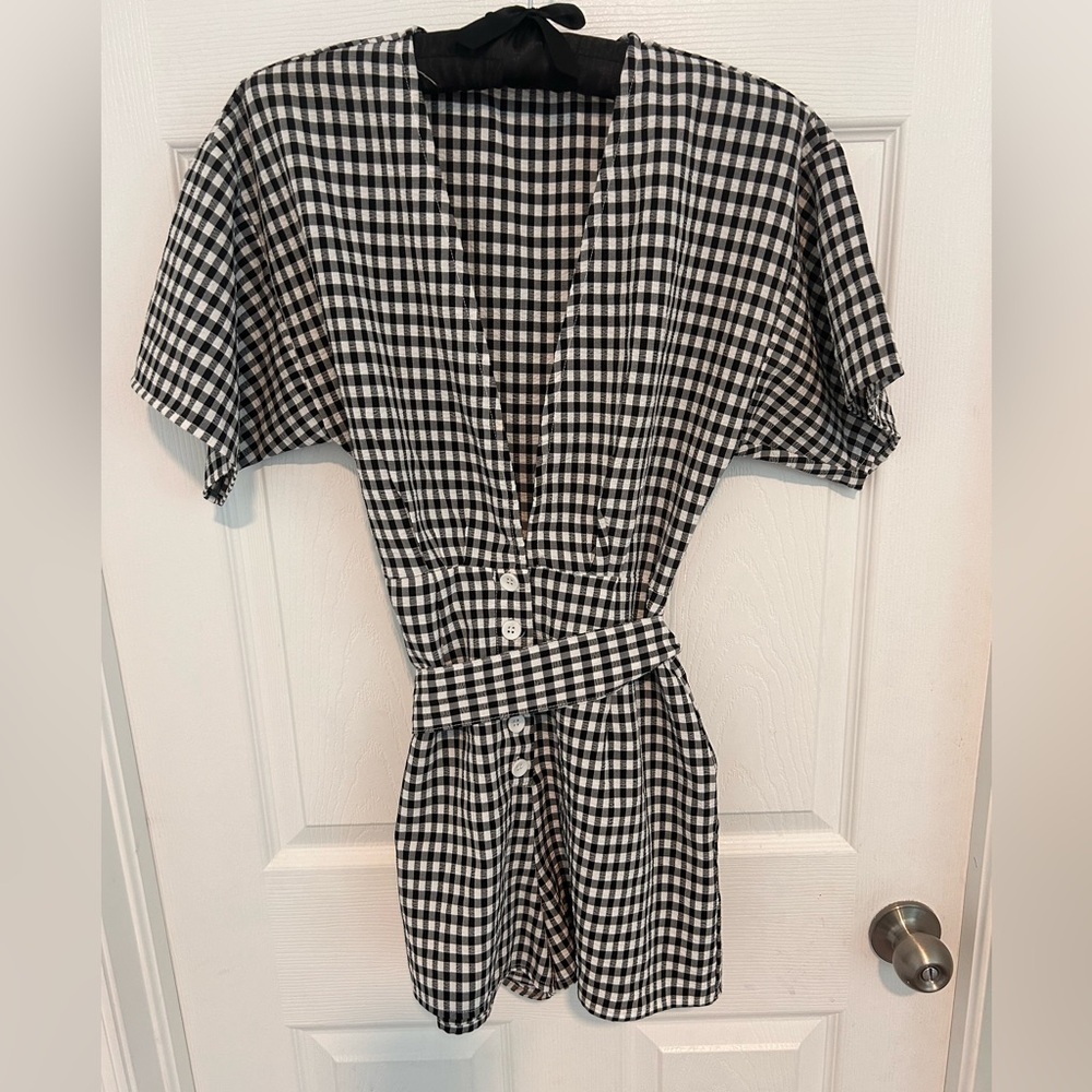 Olivaceous Gingham One Piece Short Outfit
W Tie Belt & Pockets

Size S